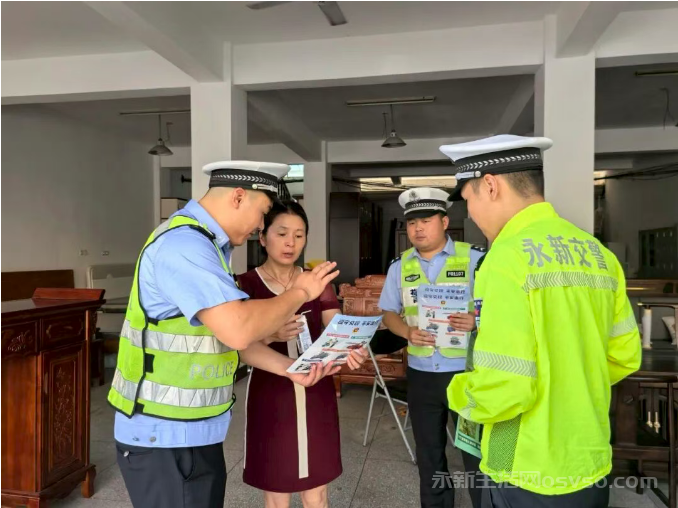 县交管大队与教体局联合开展开学季二三轮车骑行安全宣传教育活动​图3
