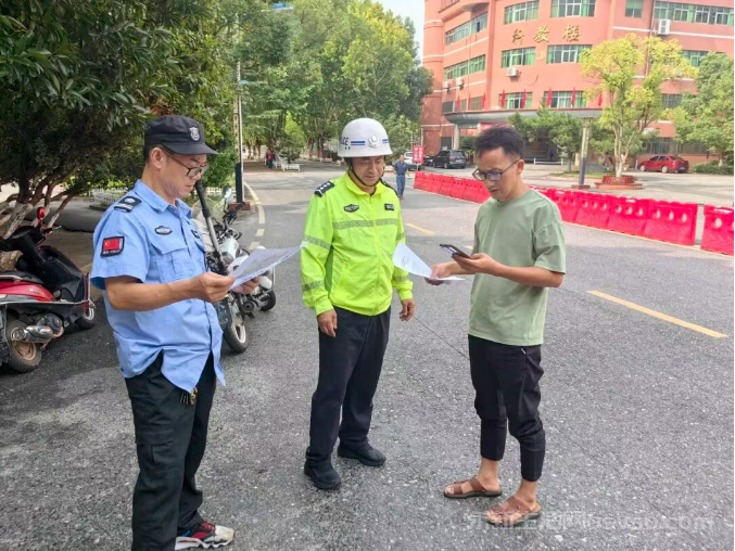 县交管大队与教体局联合开展开学季二三轮车骑行安全宣传教育活动​