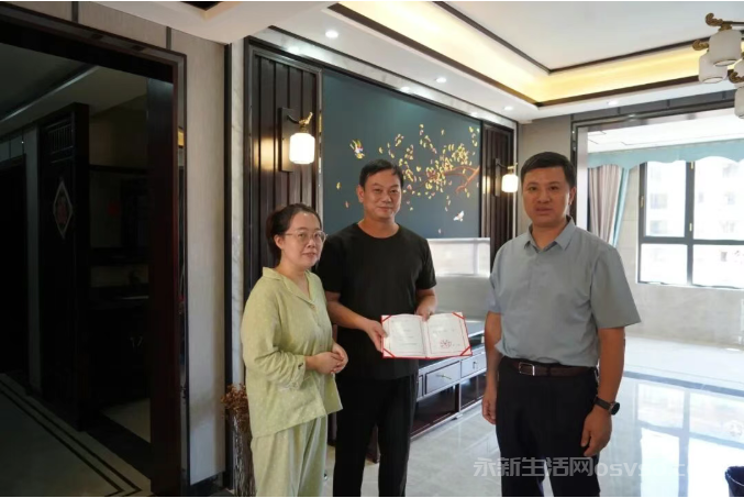 永新县公安局组织开展“送奖上门”活动 激励奋进再前行