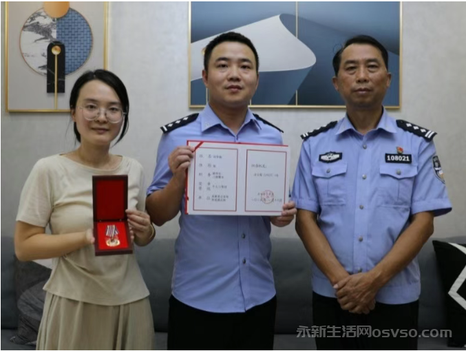 永新县公安局组织开展“送奖上门”活动 激励奋进再前行
