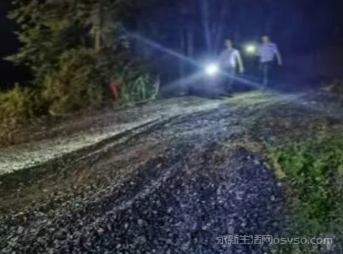 永新县小屋岭派出所成功救出两名深山迷路群众图2