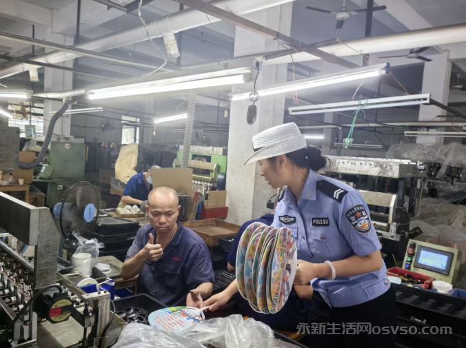 永新交管大队深入辖区多家企业开展“一盔一带”交通安全宣传活动图1