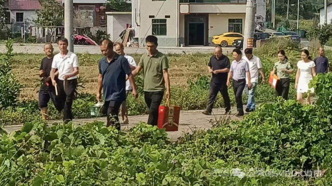 坳南乡为“四有”优秀士兵送喜报 “戎”耀时刻