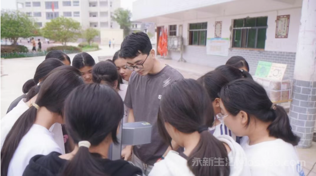 科技部定点帮扶江西永新执行团开展 “捐书传薪火  科技进基层”活动