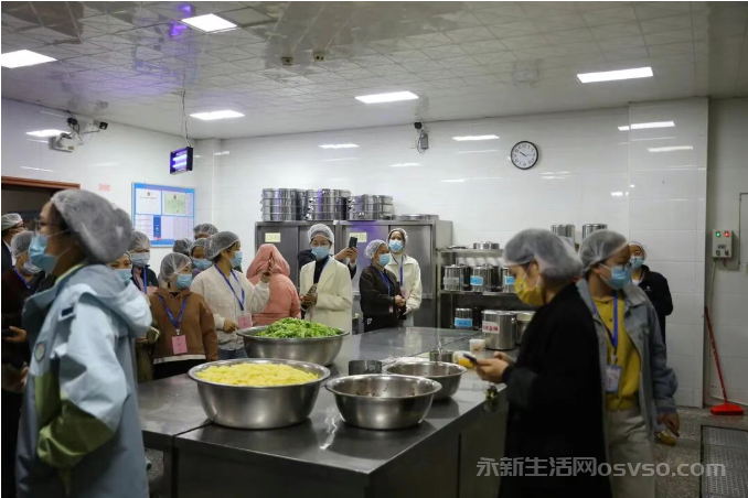 永新县开展“千人万人看食堂”活动 筑牢校园食品安全防线