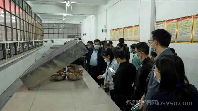永新县开展“千人万人看食堂”活动 筑牢校园食品安全防线