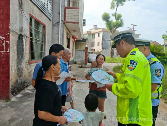 永新交管大队开展“老体搭台宣安全 交警助力护晚年”主题宣传活动