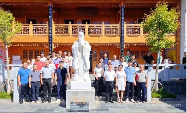 莲洲乡举办第五届莲洲书院基金奖优扶困发放仪式