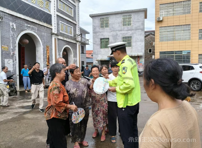 永新县交管大队宣传与整治“两手”一起抓 构筑国省道交通安全屏障图2