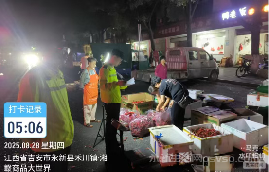 永新县城管执法大队耐心劝导商户规范摆放摊位 整治夜间市容秩序