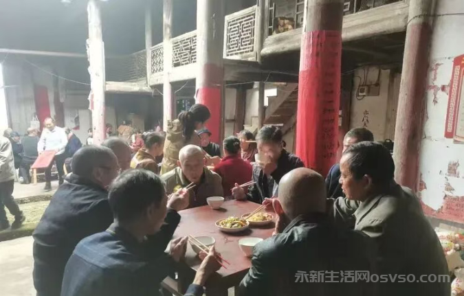 永新县石桥镇垅中村敬老孝老蔚然成风