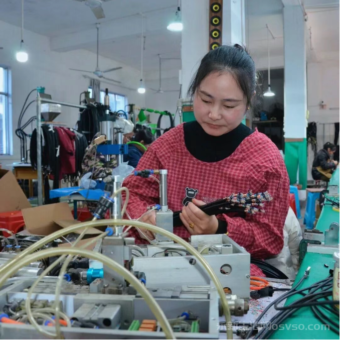 永新:“筑巢引凤” 群众实现“家门口”就业